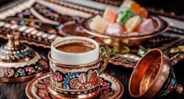 Türkiye Kültürünün Ayna İkramları: Kahve ve Türk çayı