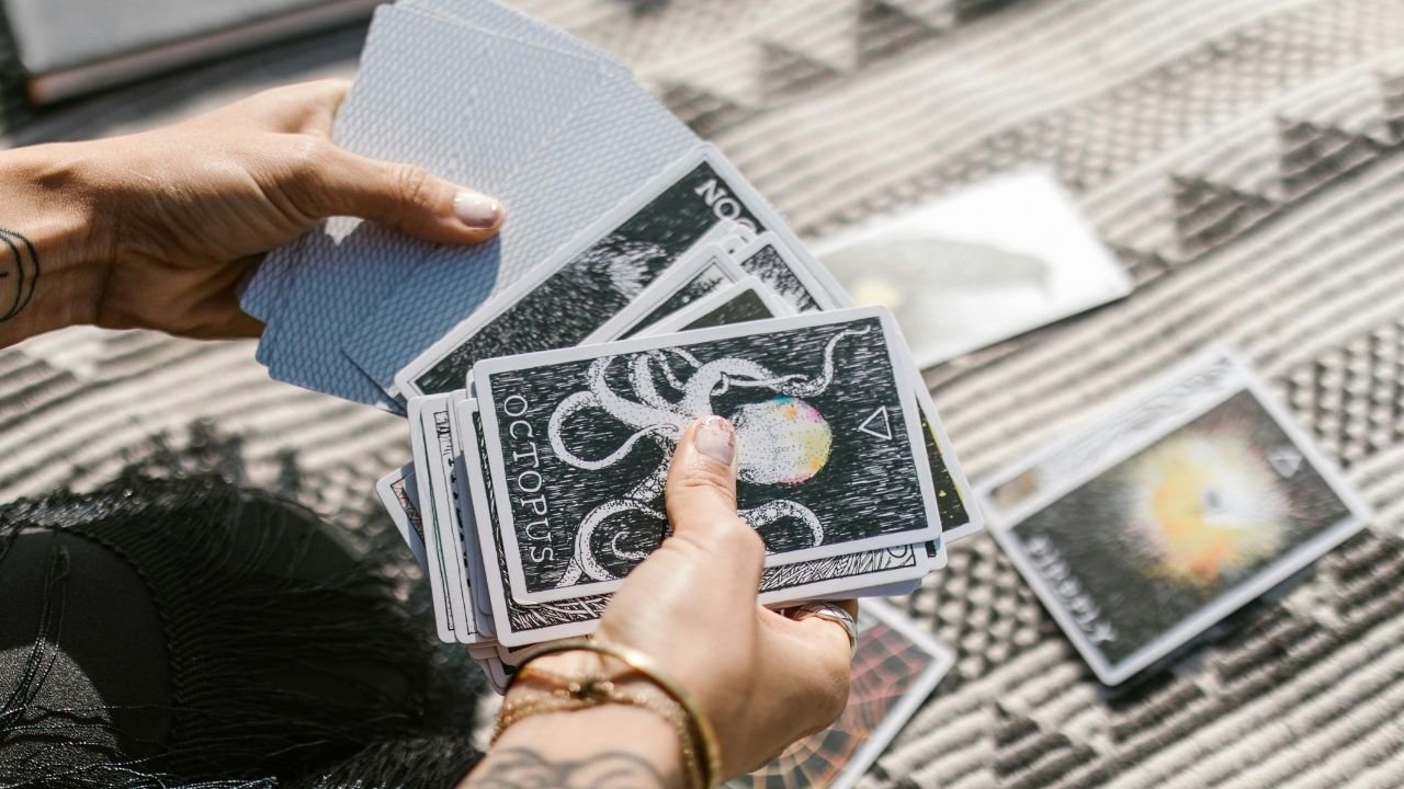 Astrolojinin Karmik Bağlantıları