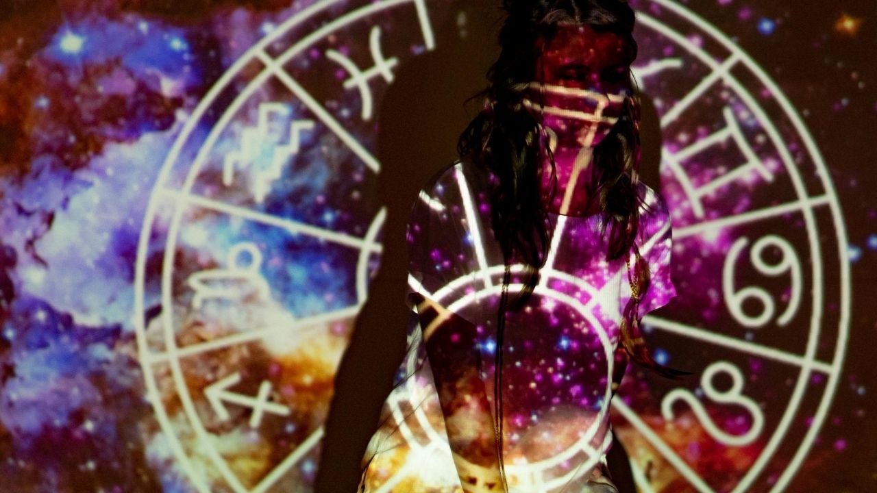 Astrolojinin Karmik Bağlantıları