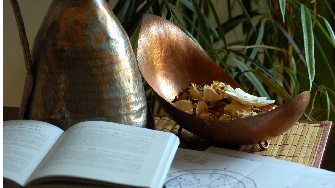 Astrolojinin Karmik Bağlantıları