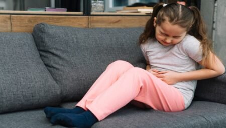 Çocuklarda Karın Ağrısına Ne İyi Gelir? +15 Yöntem