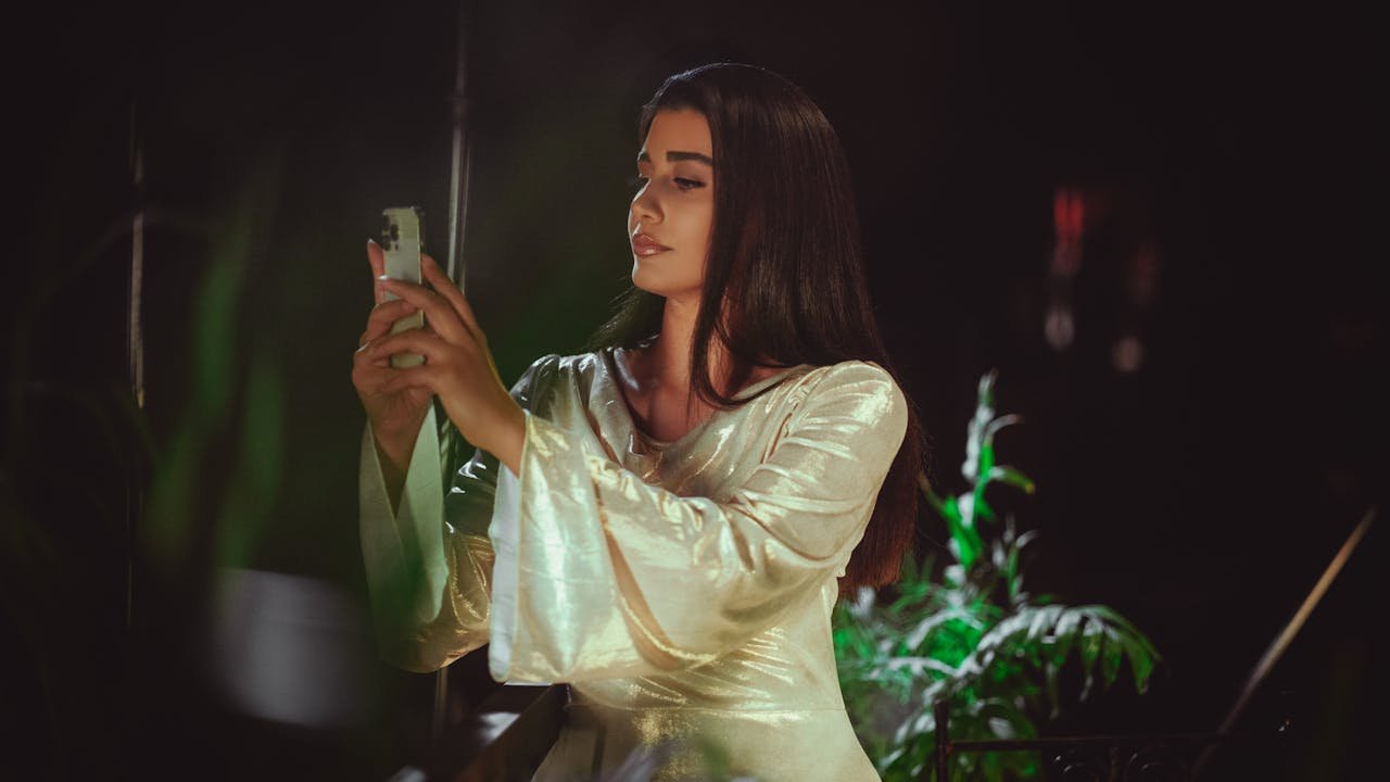 dikdortgen-vucut-tipi-kadinlar-nasil-giyinmeli