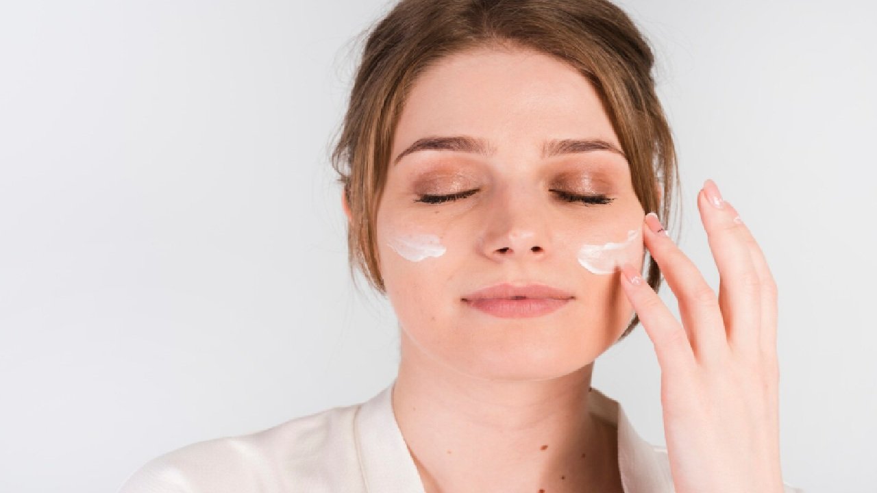 Kuru Ciltler için Nemlendirici Önerileri (Kış ve Yaza Özel) 4 kuru-ciltler-icin-nemlendirici