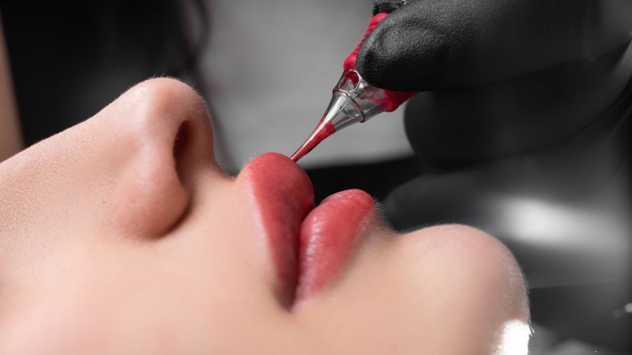 Kalıcı Dudak Renklendirme Nasıl Yapılır? Sağlıklı mı? 1 kalici-dudak-renklendirme (1)