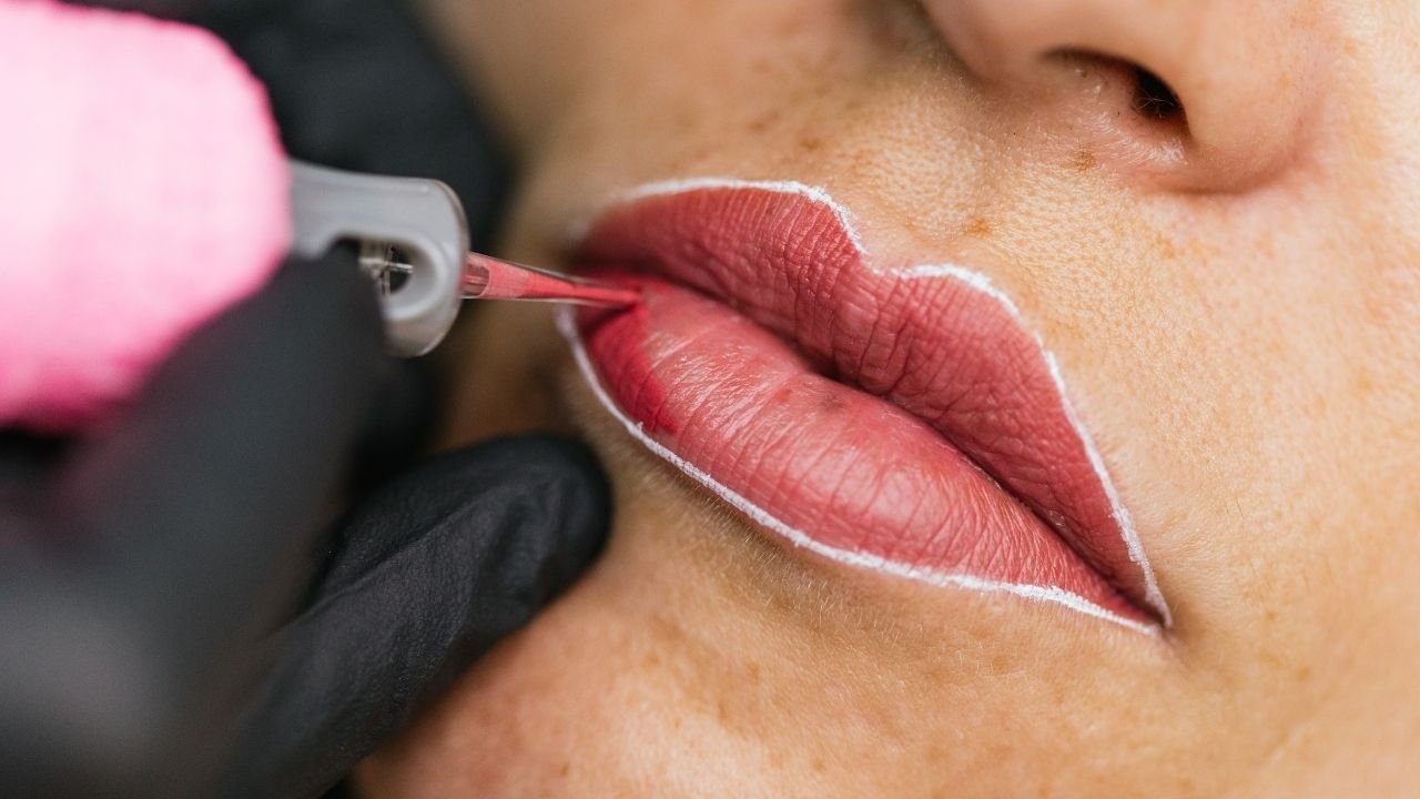 Kalıcı Dudak Renklendirme Nasıl Yapılır? Sağlıklı mı? 5 kalici-dudak-renklendirme (5)