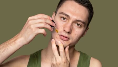 Akne Eğilimli Ciltlerde Leke ve Yaşlanma Karşıtı Bakım